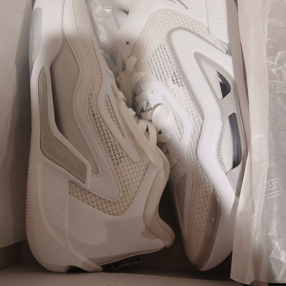 Jordan Men's White Low-Top Athletic Sneakers - Picture 10 of 10